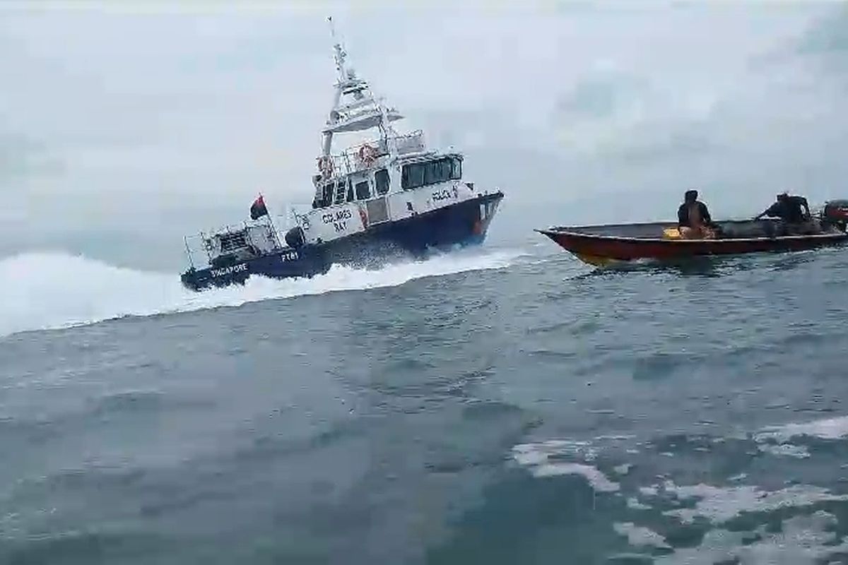 Viral Polisi Singapura Diduga Intimidasi Nelayan Indonesia di Perairan Pulau Nipah hingga Terlempar ke Laut