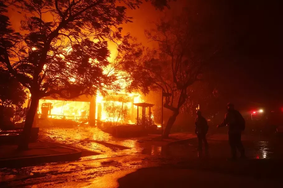 Kebakaran Hutan Los Angeles, Hanguskan Rumah Paris Hilton di Malibu