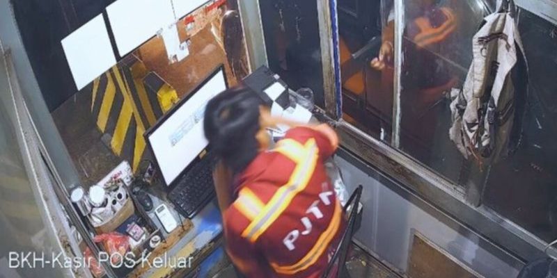 VIRAL Oknum Pegawai KSOP Bakauheni Todongkan Senpi ke Petugas Loket Parkir