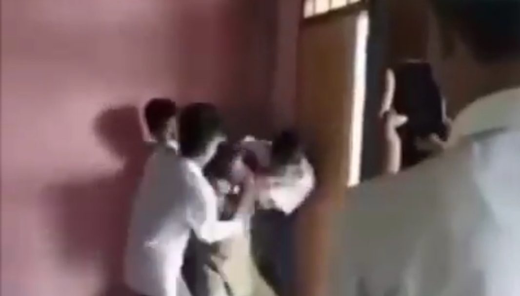 Viral Video Guru SMA Dikeroyok Murid di Dalam Kelas