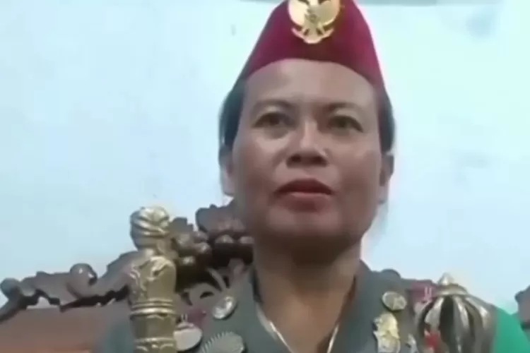 Viral Video Wanita Ngaku jadi Ratu Sedunia Mengklaim Bisa Cairkan Uang di 17 Negara