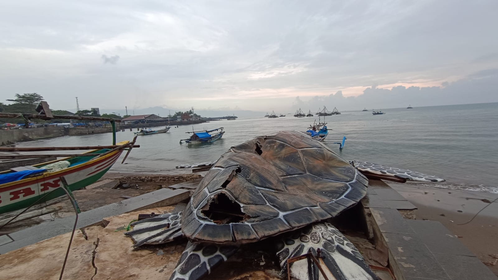 Viral Patung Penyu Rp15,6 M di Sukabumi Rusak, Ternyata Terbuat dari Kardus
