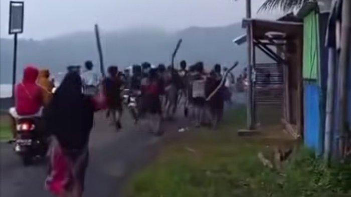 Viral Video Emak-emak Geram Bawa Pentungan Bubarkan Konvoi Motor Knalpot Brong di Klaten