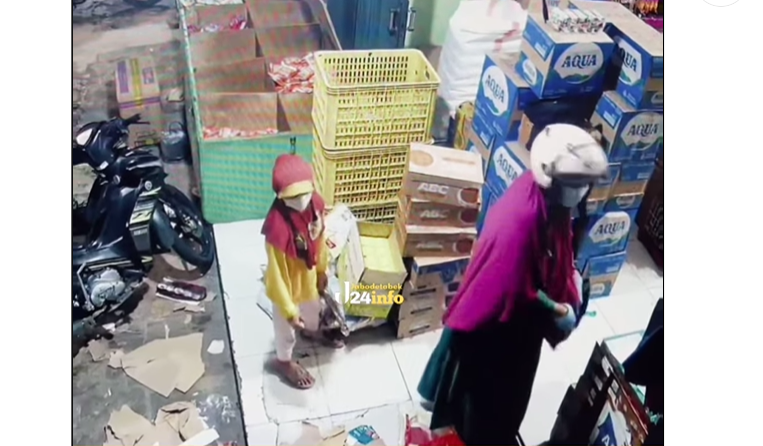 Viral Seorang Ibu dan Anak Kecil Curi 1 Dus Barang Jualan di Ciledug Terekam CCTV