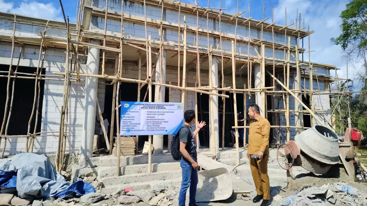 Viral Kades di Labuan Bajo Biayai Pembangunan Kantor Desa dari Dana Pribadi Rp1,1 Miliar