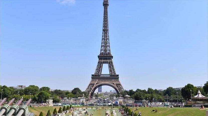 Gelombang Panas Ekstrem Puncak Menara Eiffel Paris Ditutup