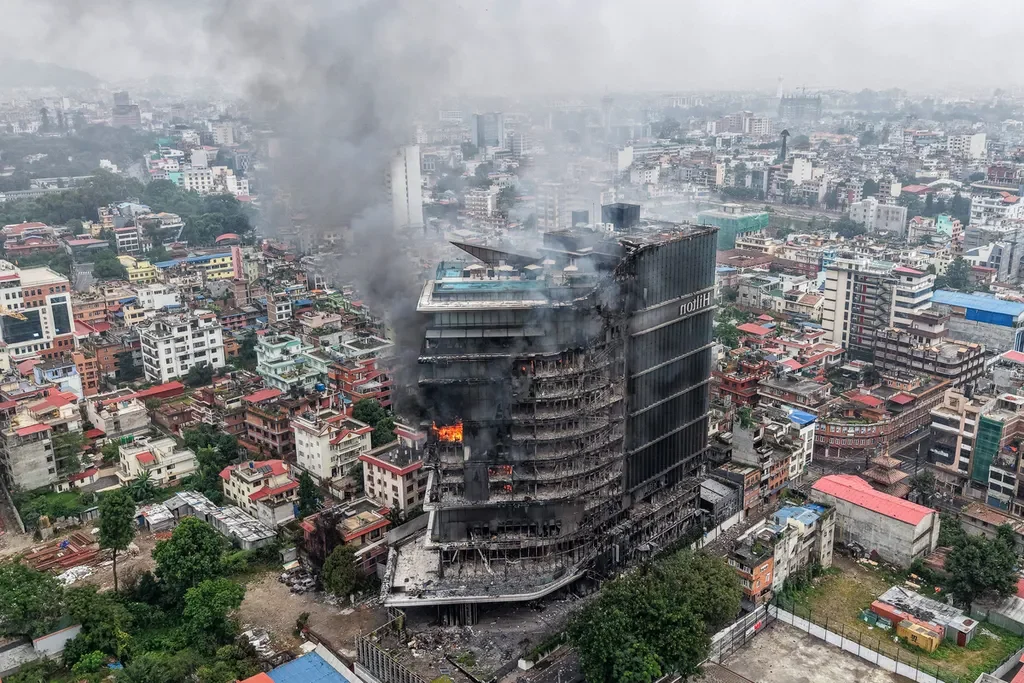 Hotel Hilton Nepal Ludes Dibakar di Tengah Protes Massa