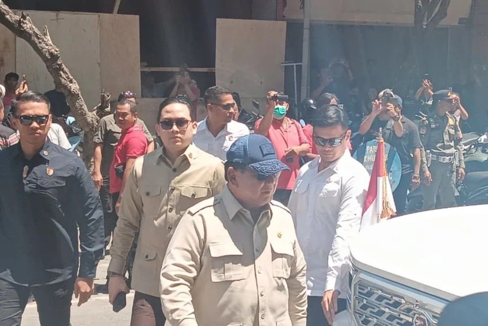 Prabowo Langsung Temui Korban Banjir Bali Sepulang dari Timur Tengah