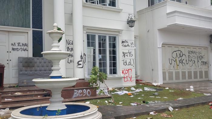 Rumah Uya Kuya Dijarah dan Dirusak Massa