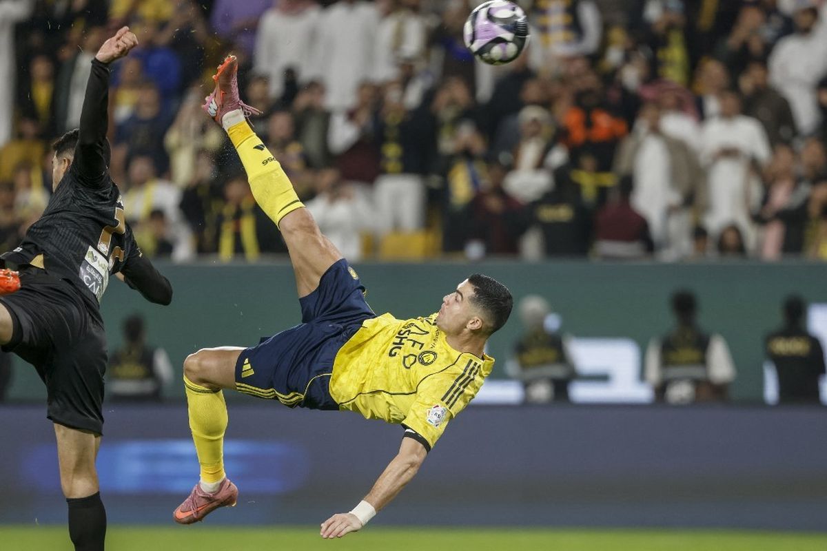 Ronaldo di Usia 40 Tahun Cetak Gol Salto saat Jamu Al Khaleej