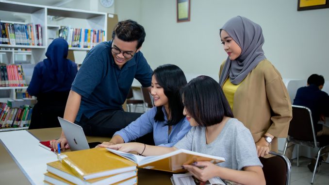 Biaya Kuliah S1 Sastra Inggris Kelas Karyawan Universitas Dian Nusantara (UNDIRA)