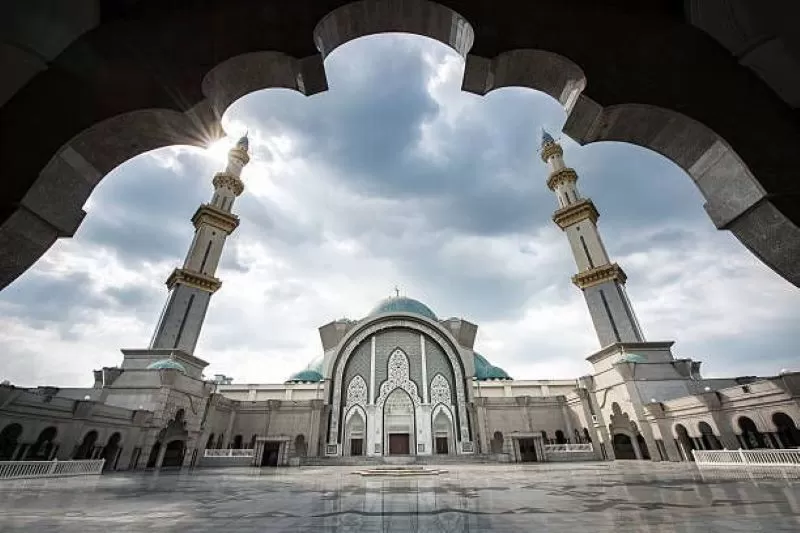 Doa Masuk Masjid Lengkap dengan Artinya