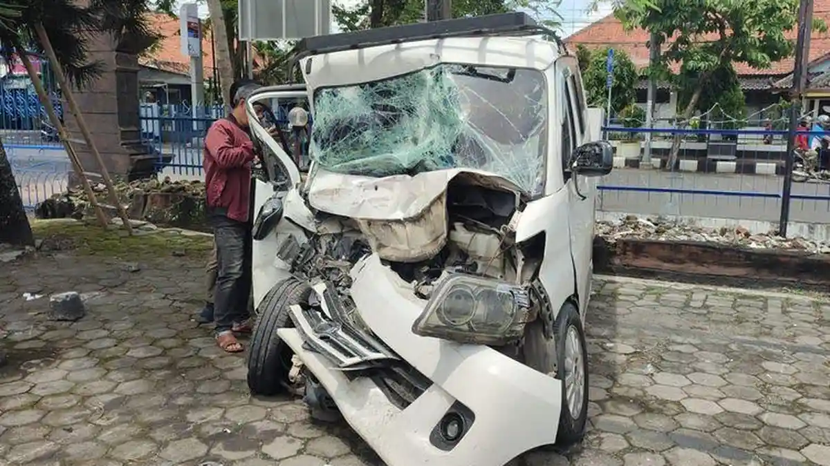 Kecelakan Truk Tronton Adu Banteng dengan Grand Max di Purworejo, Satu Orang Meninggal Dunia