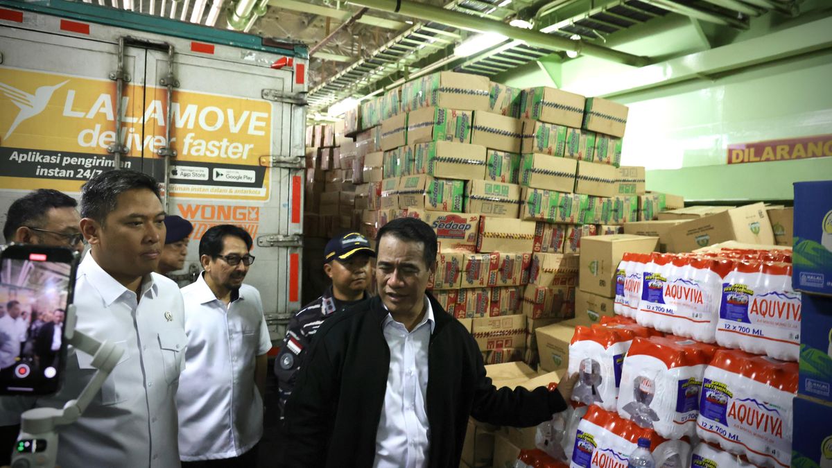 Menteri Pertanian Kirim Logistik Bantuan Bencana Satu Kapal Penuh ke Sumatera