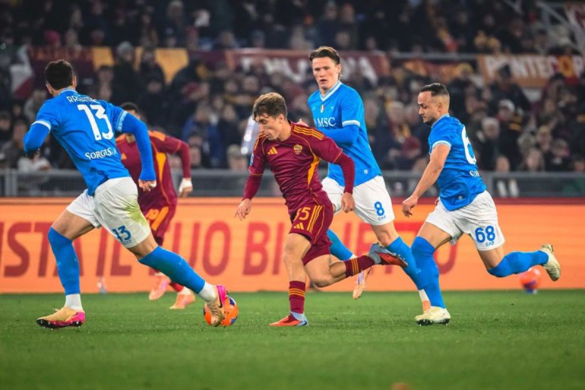 Napoli Kalahkan AS Roma, Perebutan Klasemen Memanas