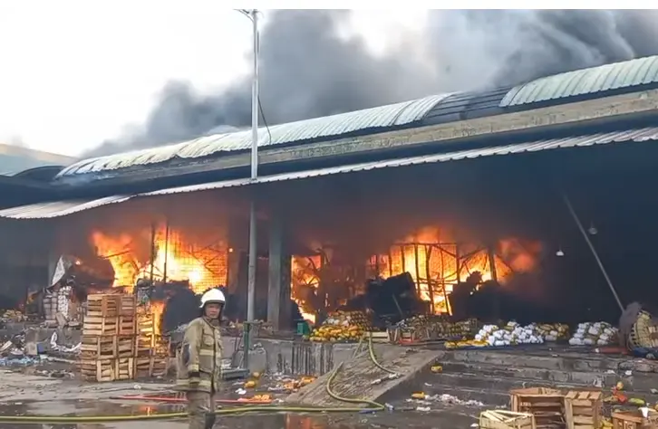 Pasar Induk Kramat Jati Kebakaran Pagi Ini