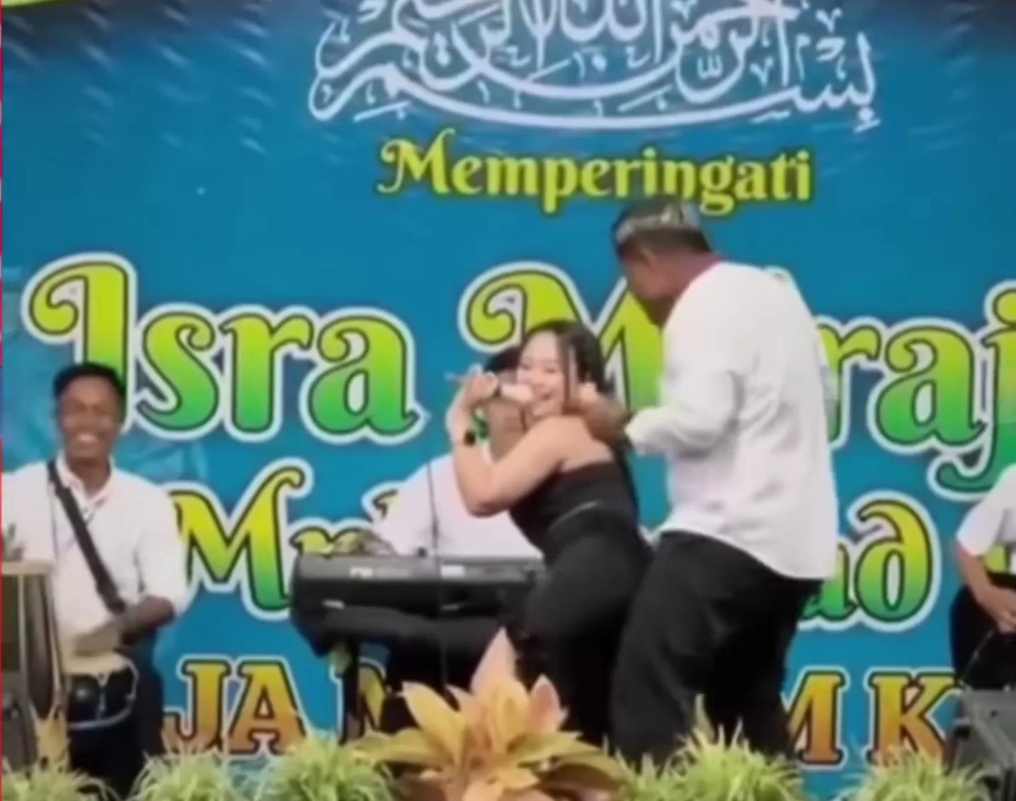 Viral Biduan Joget Berbusana Minim di Acara Isra Miraj di Banyuwangi