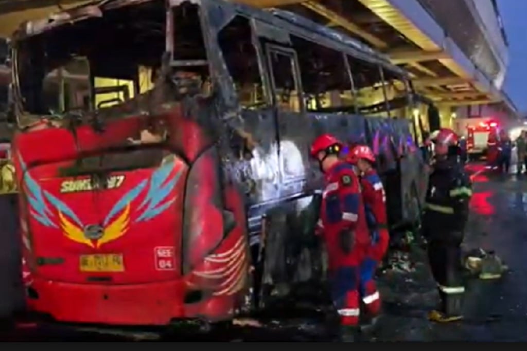 Bus Rombongan Peziarah Terbakar di Tol Jakarta–Cikampek, Penumpang Selamat