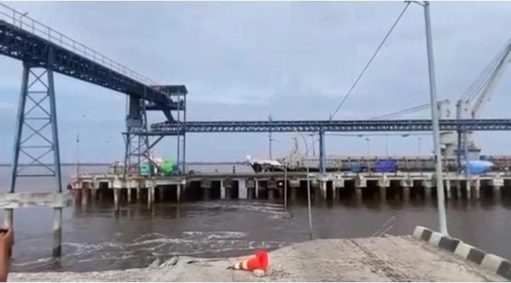 Jembatan Pelabuhan Tanjung Buton Siak Roboh
