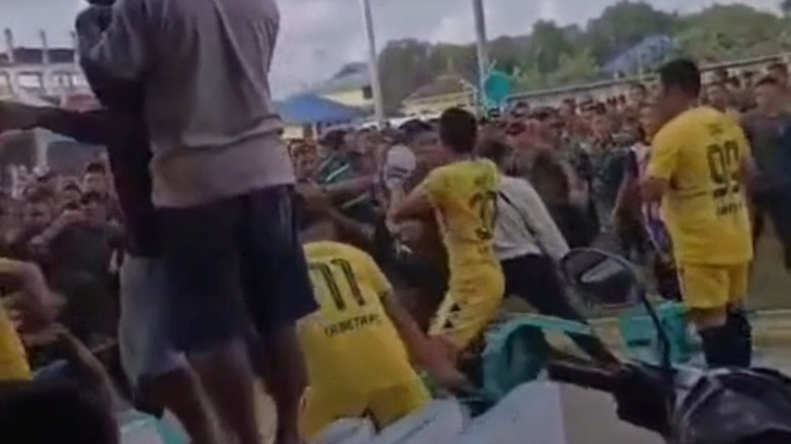 Viral Bentrok TNI dan Brimob Warnai Laga Sepak Bola di Buton Selatan