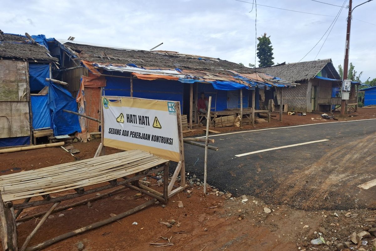 Viral Video Perbedaan Mencolok Jalan Perbatasan Bogor - Banten Antara Aspal dan Tanah