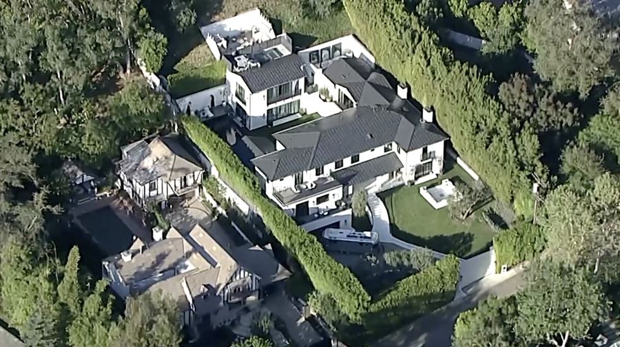 Rumah Rihanna Ditembaki Orang Bersenjata, Beverly Hills Mencekam