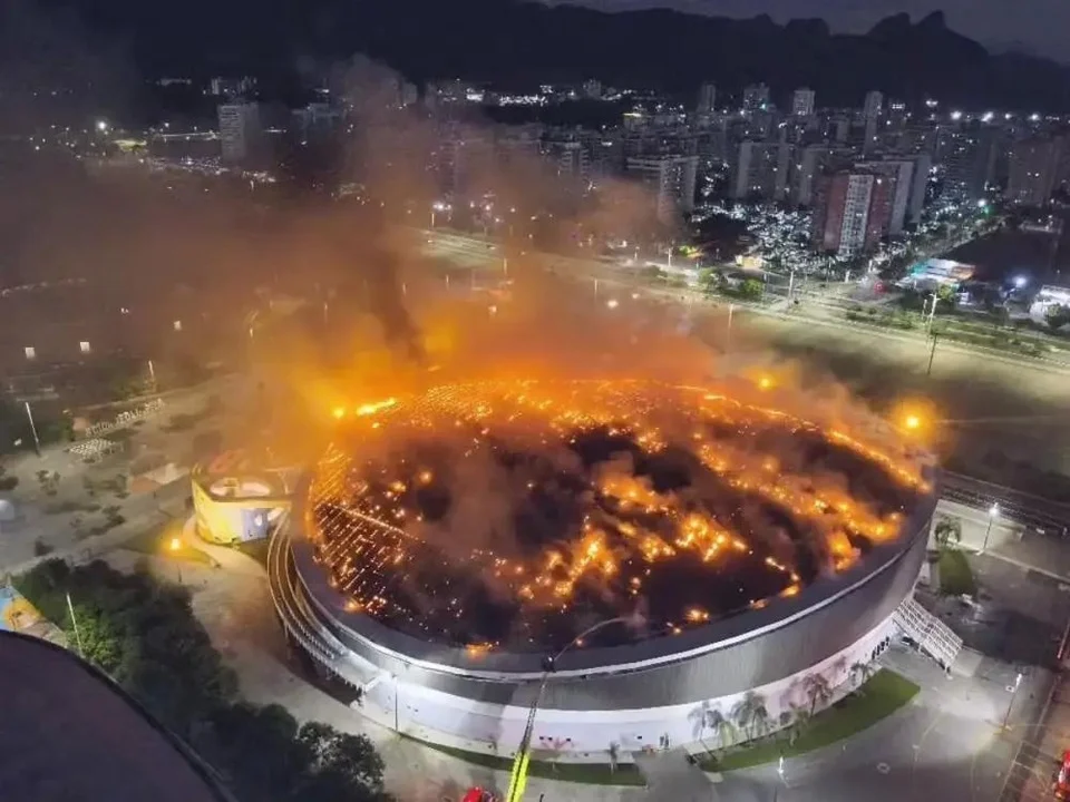 Stadion Velodrome Olimpiade Brasil Terbakar
