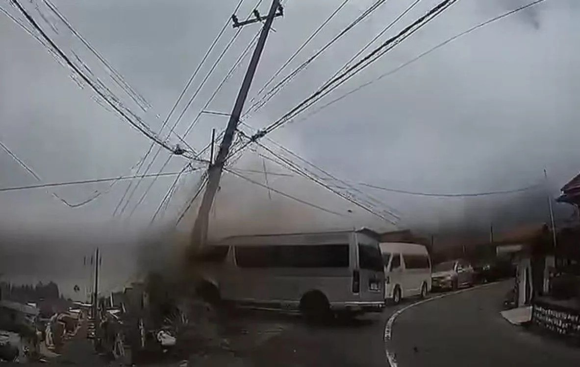 Viral Hiace Bawa Turis Singapura Alami Rem Blong di Jalur Bromo