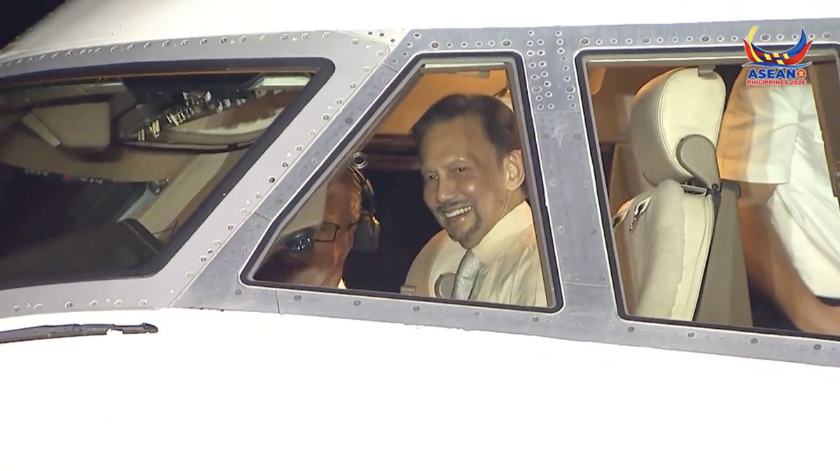 Viral Sultan Brunei Hassanal Bolkiah Terbangkan Pesawat Sendiri saat Hadiri KTT Asean di Filipina