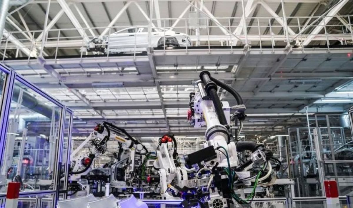 Pabrik Mobil di China Produksi 1 Unit Tiap 76 Detik
