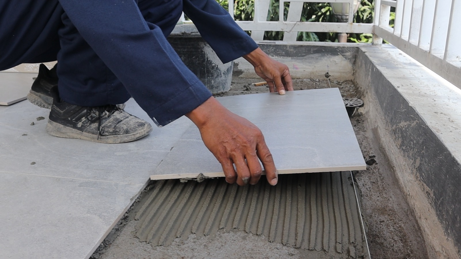 Biaya Pasang Keramik per Meter Terbaru 2026, Lengkap dengan Estimasi Jasa dan Material