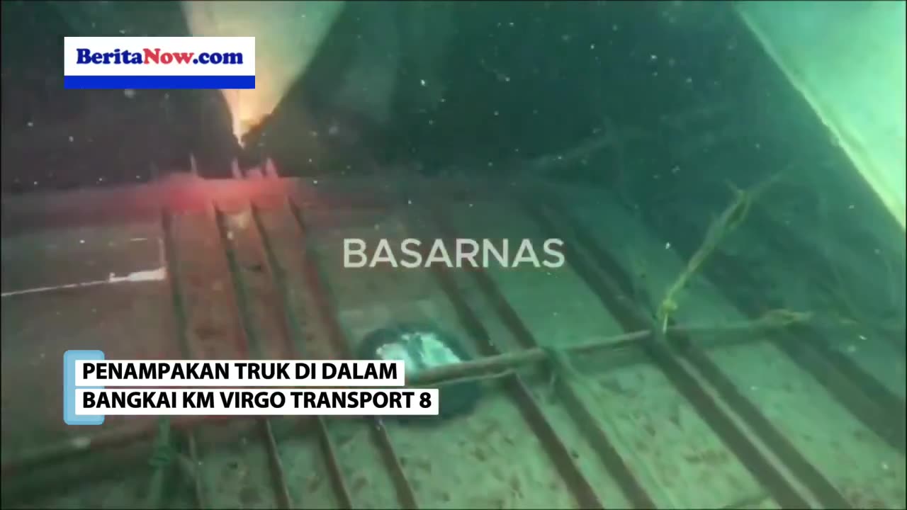 Truk Terlihat di Dalam Bangkai KM Virgo Transport 8