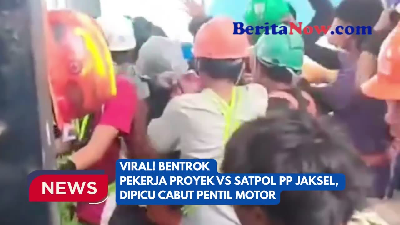 Viral! Bentrok Pekerja Proyek vs Satpol PP Jaksel, Dipicu Cabut Pentil Motor