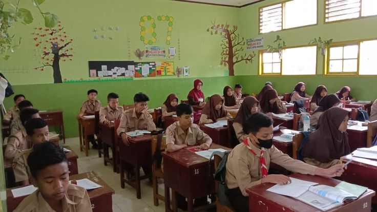 Efisiensi APBN dan Biaya Pendidikan: Tantangan Baru bagi Sekolah dan Kampus