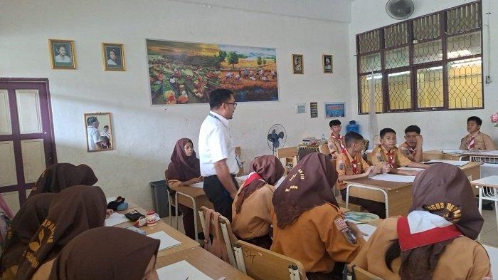 Plt Kadisdik Banjarmasin Pastikan Hari Pertama Sekolah di 2 SMP Berjalan Kondusif