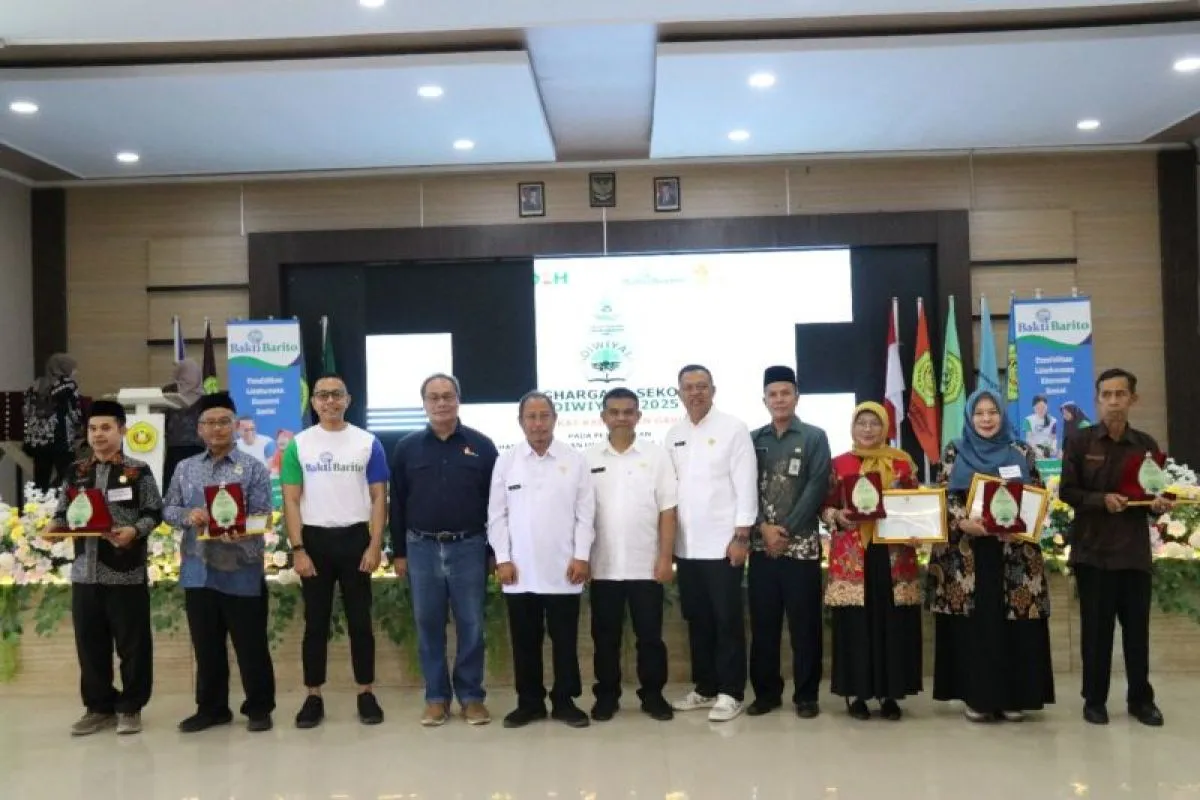 Lingkungan Bersih dan Hijau, 65 Sekolah di Garut Raih Predikat Adiwiyata 2025