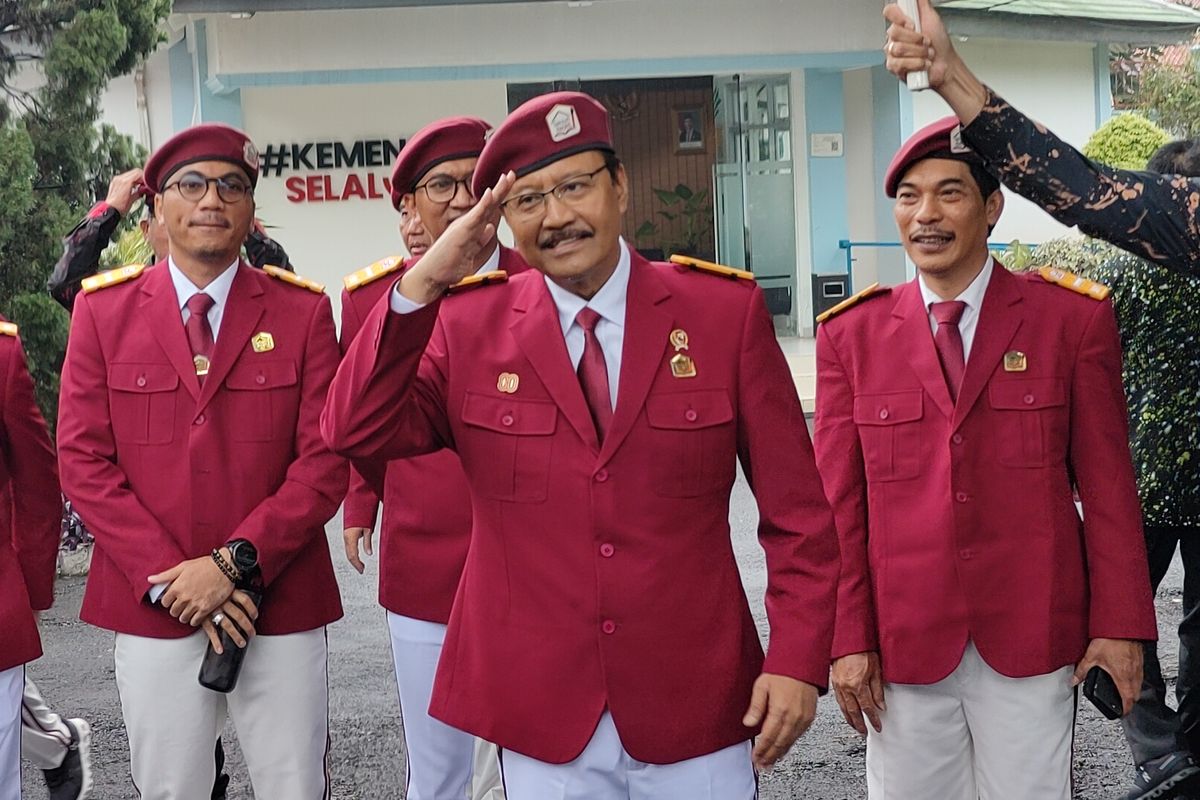 Jas Almamater Sekolah Rakyat, Ada Baretnya!