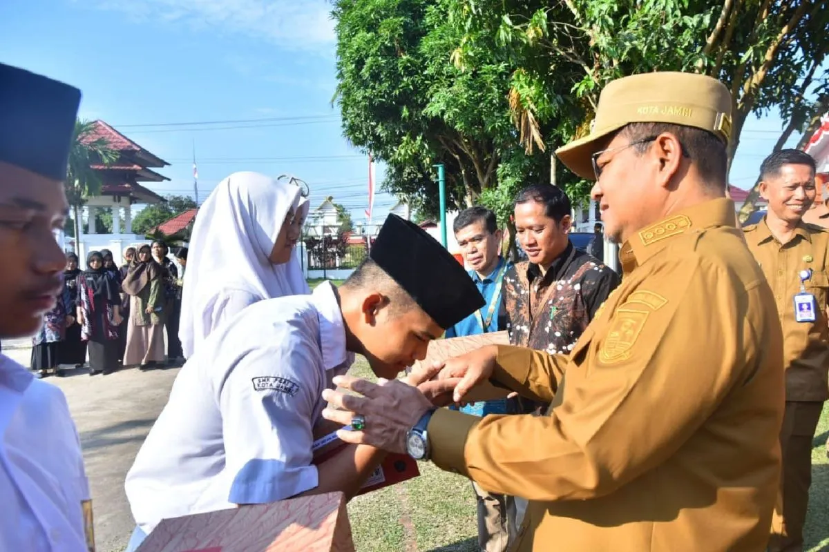 Pemkot Jambi Luncurkan Program Sepatu Gratis untuk Siswa Sekolah Rakyat