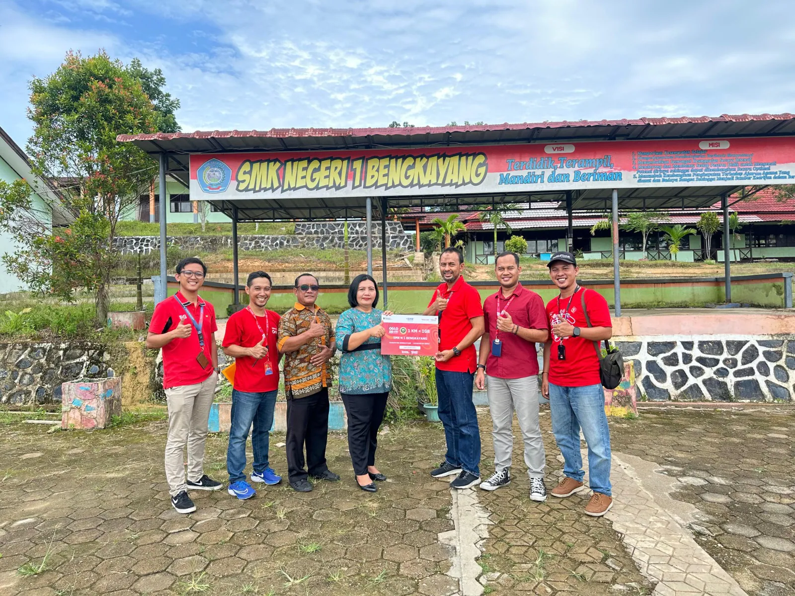 21 Sekolah di Wilayah 3T Terima 111.500 GB Kuota Internet dari Telkom