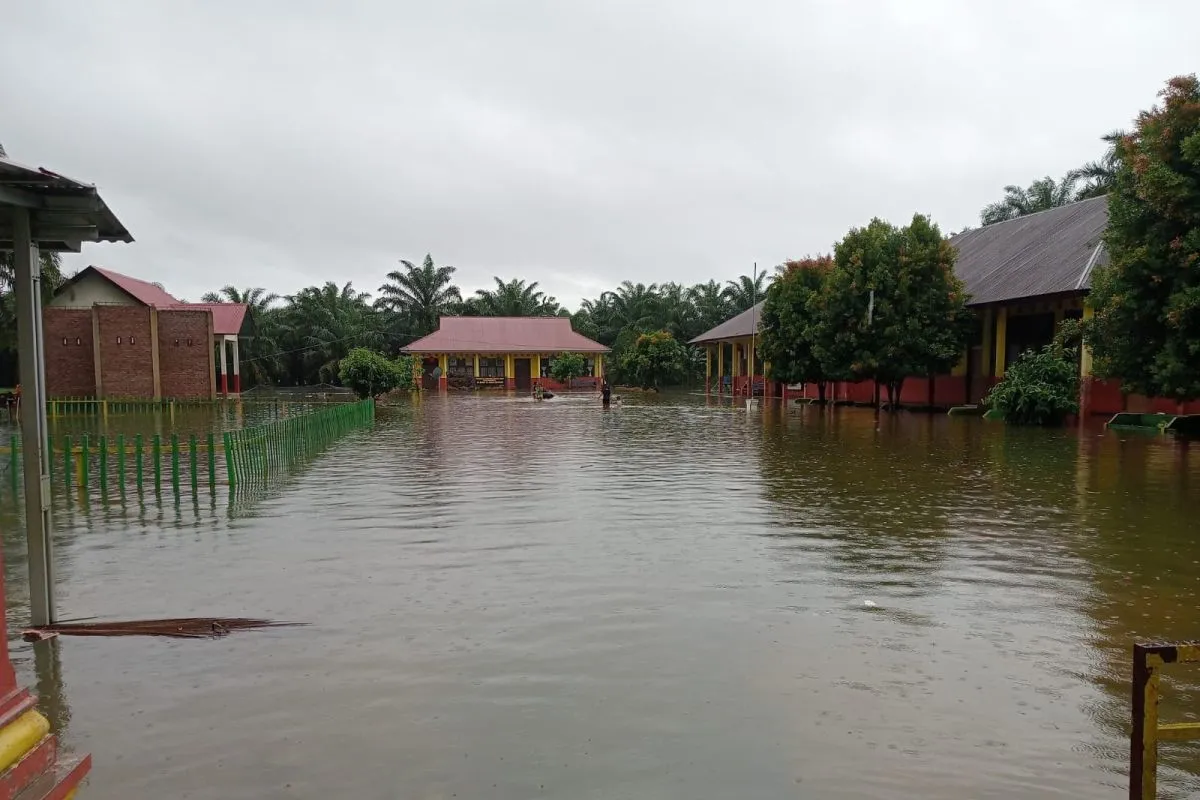Banjir Terjang Pasaman Barat, Dinas Pendidikan Laporkan 23 Sekolah Alami Kerusakan