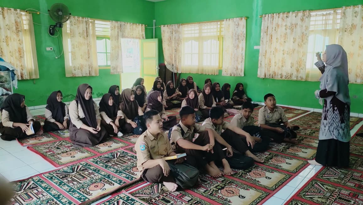 Literasi Qur’an di SMP N 01 Meningkat, Penyuluh KUA Ujan Mas Terapkan Metode Wafa