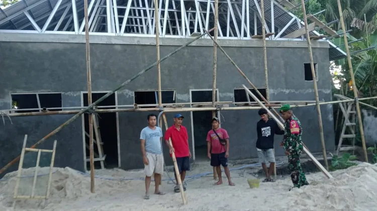 Babinsa Melonguane Kawal Pembangunan Dapur Sehat Sekolah, Dukung Gizi Siswa