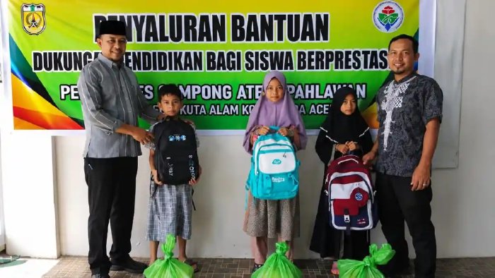 Tingkatkan Akses Pendidikan, 70 Anak di Ateuk Pahlawan Banda Aceh Mendapat Bantuan Perlengkapan Sekolah
