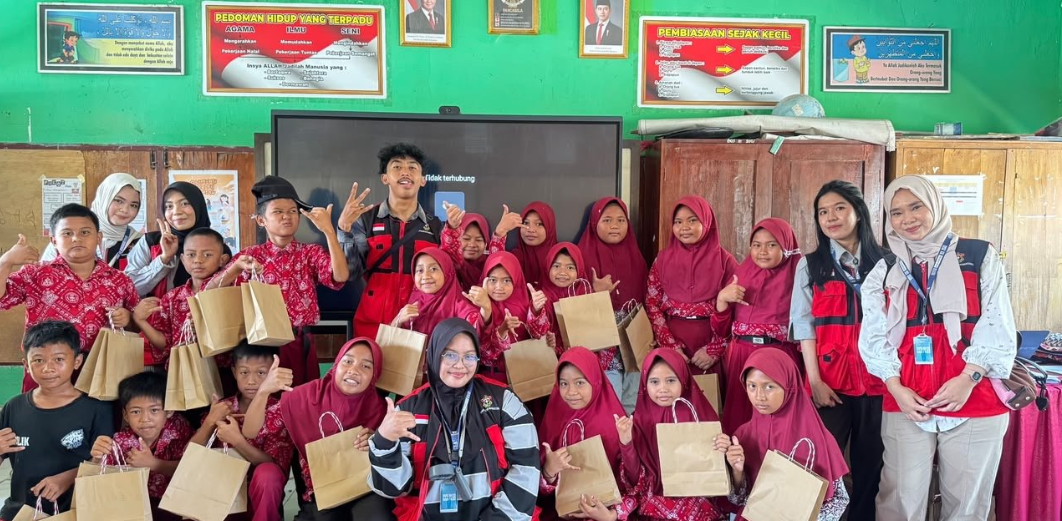 Gerakan Peduli Lingkungan, KKN Unhas Ajarkan Siswa SD 9 Benteng Pentingnya Memilah Sampah Sejak Dini