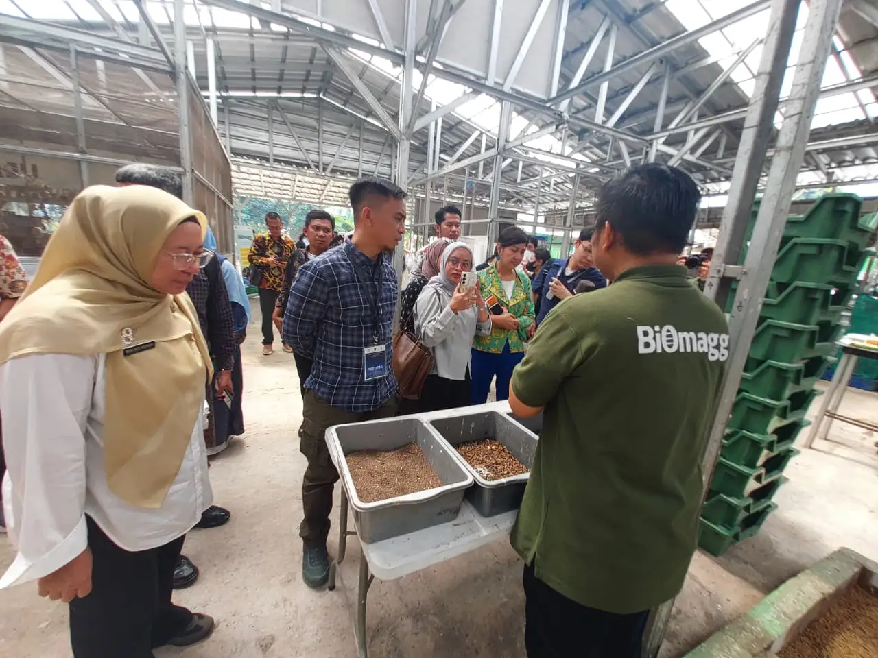 Pengolahan Sampah Berbasis Maggot Masuk Sekolah, Ini Langkah DLHK Depok Edukasi Siswa