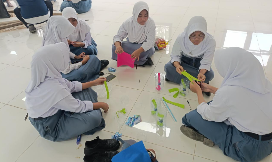 Pembelajaran STEM di SNT 3 OIKN Hadirkan Inovasi Irigasi Pintar Vertical Garden