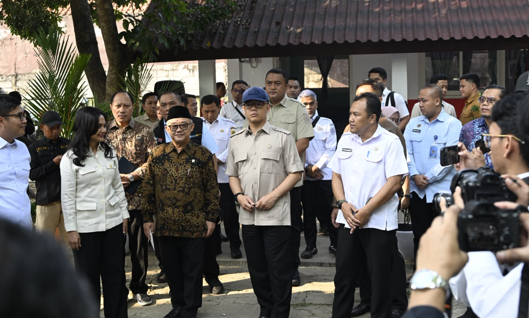 Sekolah di Bogor Direvitalisasi, Mendikdasmen Tinjau Pembelajaran dengan Layar Interaktif