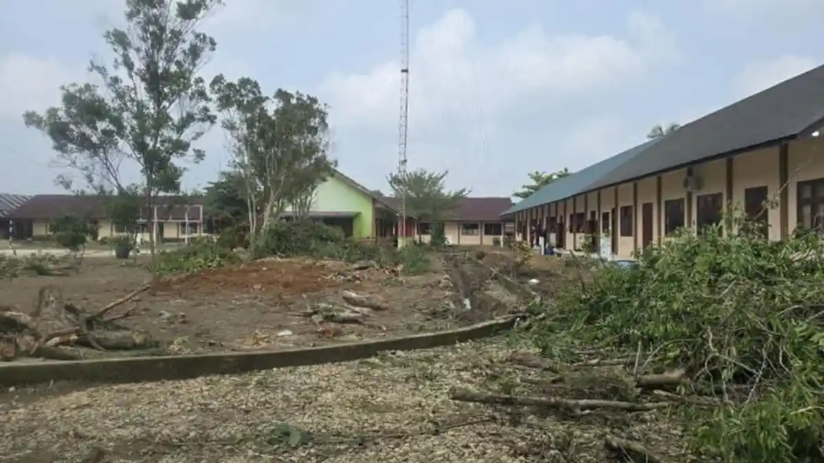 Siswa SMAN 1 Simpang Ulim Demo, Protes Penebangan Pohon