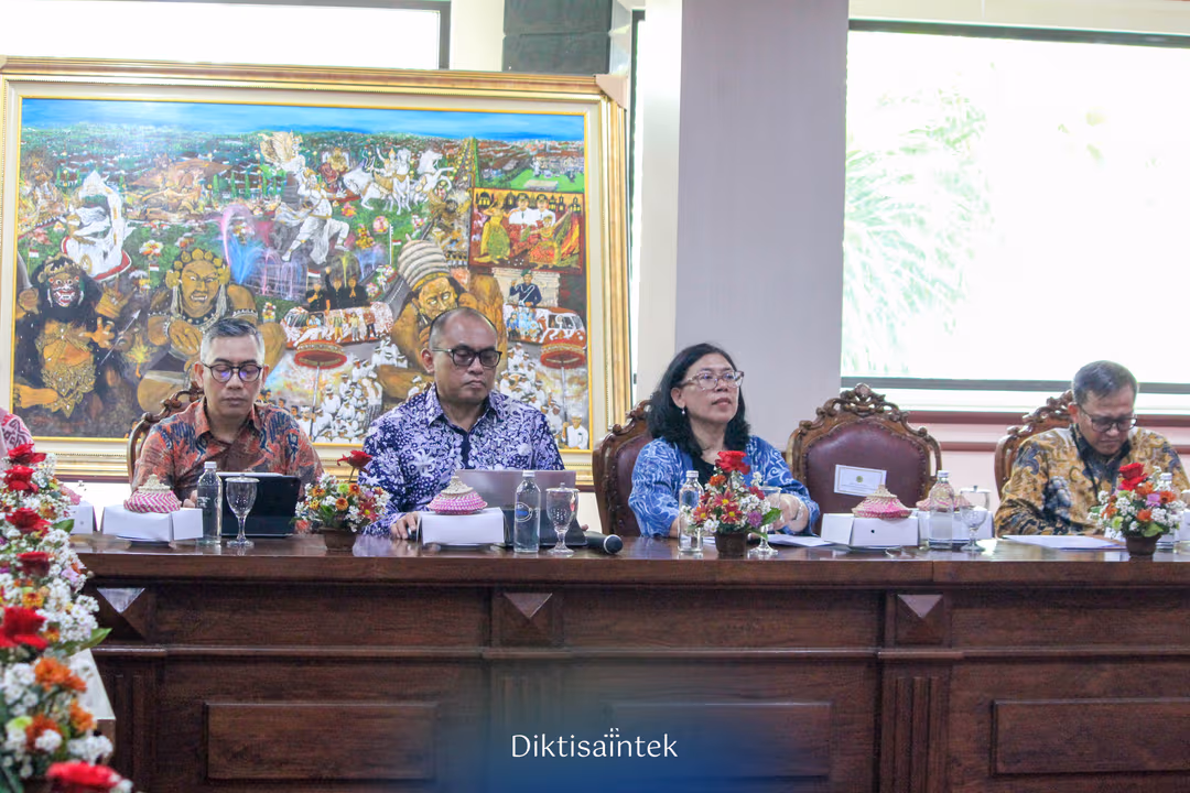 Kemdiktisaintek dan DPR RI Bahas KIP Kuliah di Gianyar