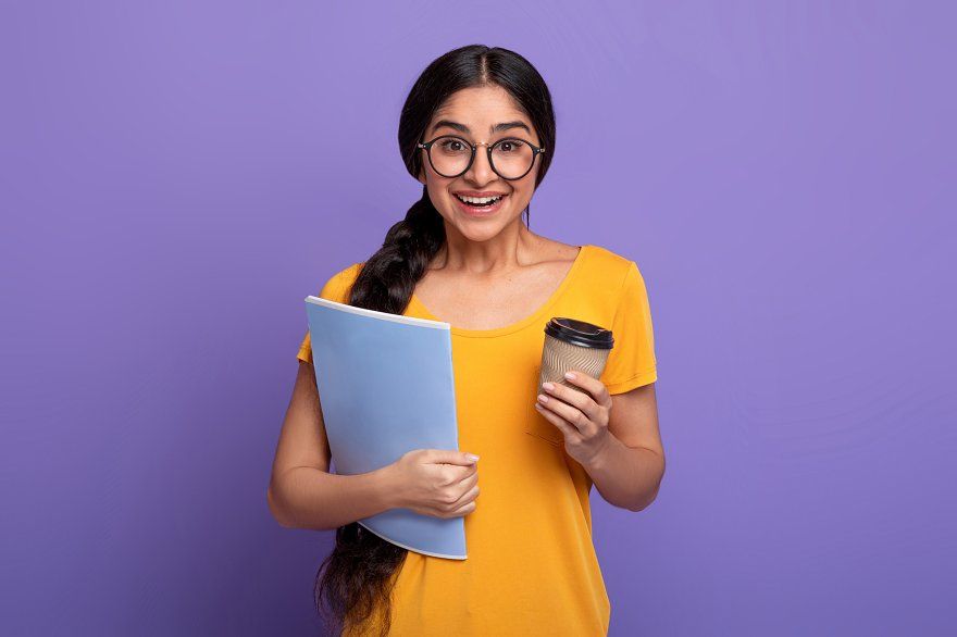 Sistem Perkuliahan Hybrid Untuk Kelas Karyawan S2 Magister Hukum